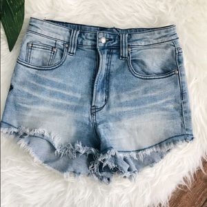 high-wasted light wash denim shorts
